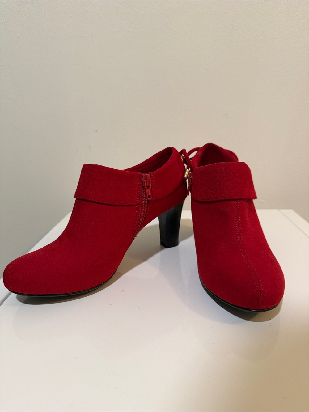 Coach and Four Red Fold-Over Heeled Faux Suede Ankle Booties size 6.5